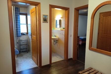 FW 3 Hausflur-Garderobe